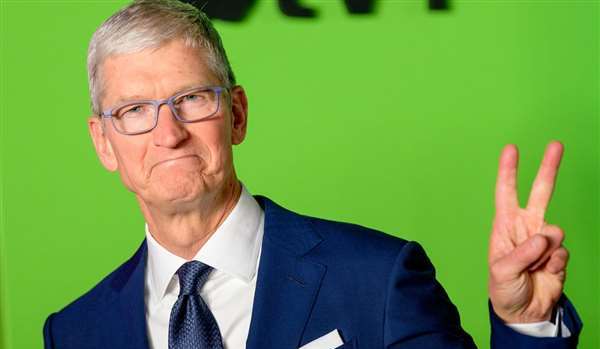 Apple 执行长 Tim Cook 薪酬上涨近 $8,400 万美元