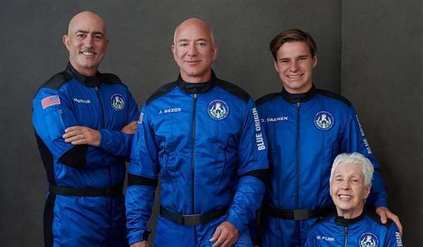 世界首富 Jeff Bezos 乘坐自家 Blue Origin 火箭完成首次太空飞行